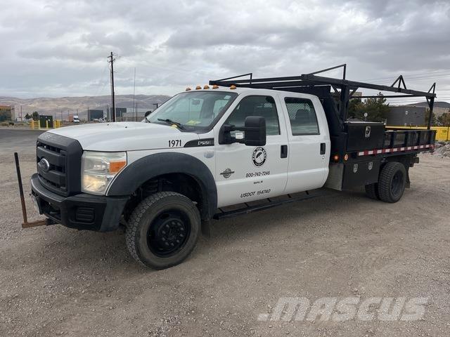 Ford F-550 شاحنات مسطحة/مفصلية الجوانب
