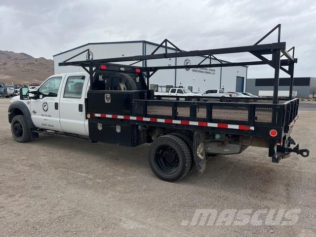 Ford F-550 شاحنات مسطحة/مفصلية الجوانب