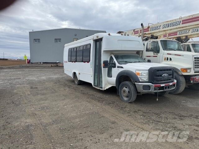 Ford F-550 حافلة صغيرة
