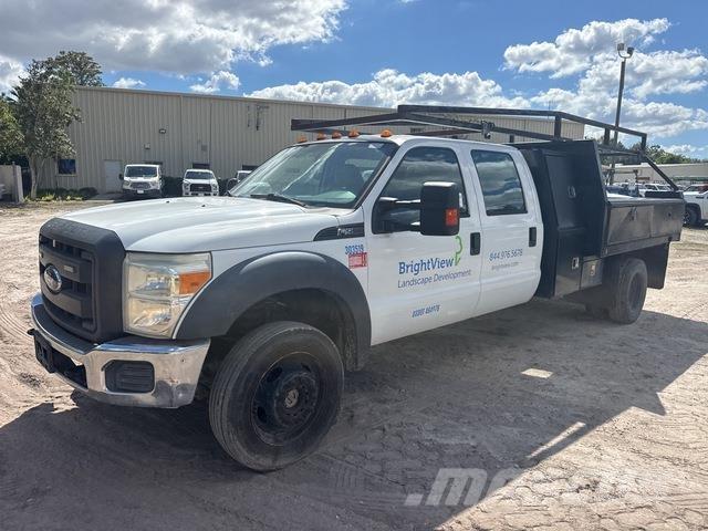 Ford F-550 شاحنات مسطحة/مفصلية الجوانب