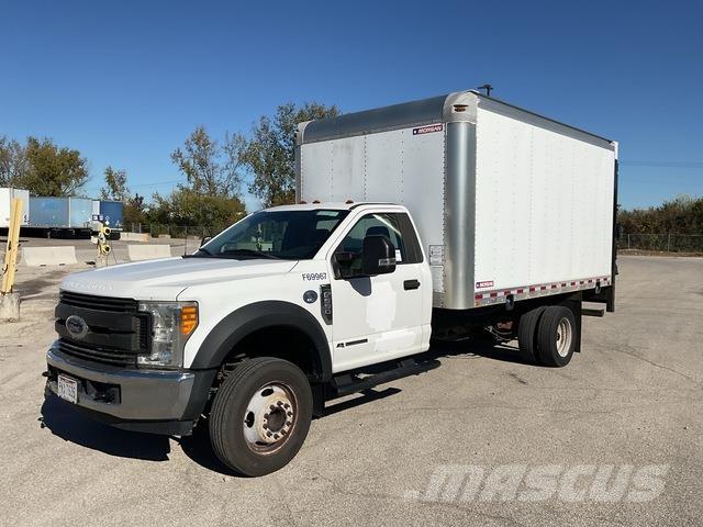 Ford F-550 شاحنات ذات هيكل صندوقي