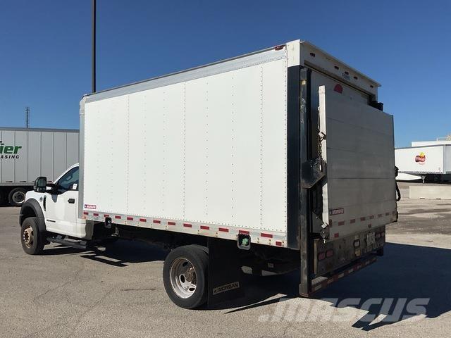 Ford F-550 شاحنات ذات هيكل صندوقي