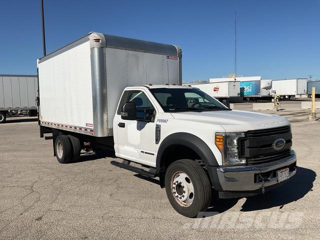 Ford F-550 شاحنات ذات هيكل صندوقي