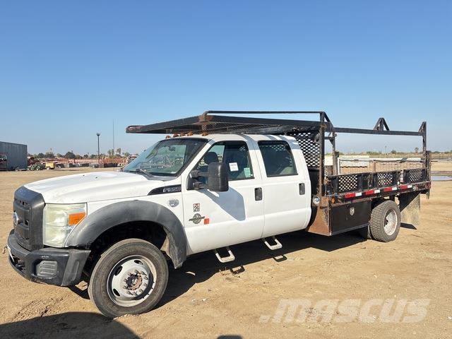 Ford F-550 شاحنات مسطحة/مفصلية الجوانب