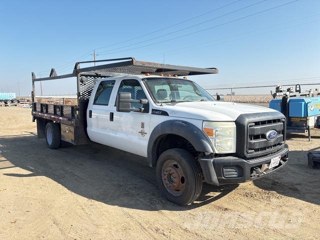 Ford F-550 شاحنات مسطحة/مفصلية الجوانب