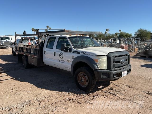 Ford F-550 شاحنات مسطحة/مفصلية الجوانب