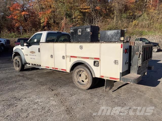 Ford F-550 شاحنات خفيفة/مفصلية الجوانب