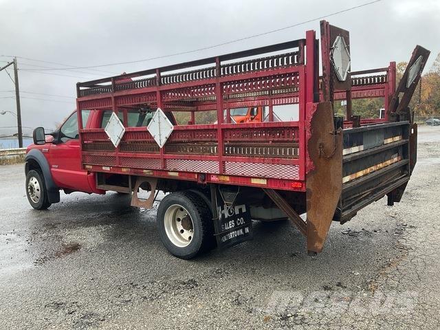Ford F-550 شاحنات مسطحة/مفصلية الجوانب