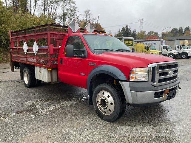 Ford F-550 شاحنات مسطحة/مفصلية الجوانب