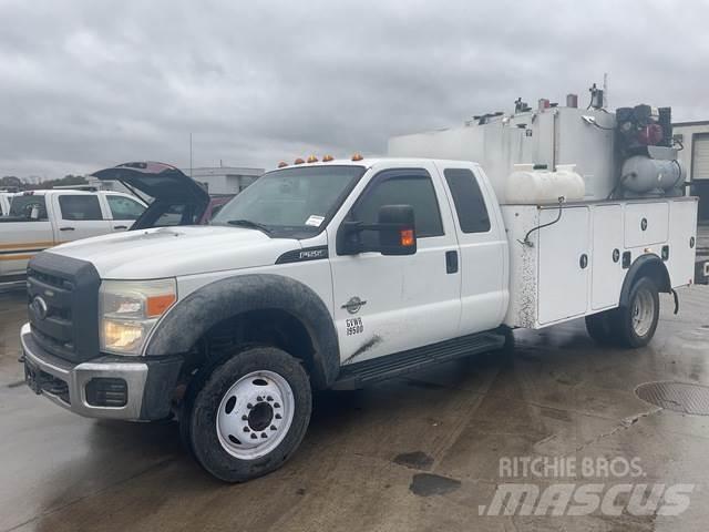 Ford F-550 XL شاحنات ذات صهاريج