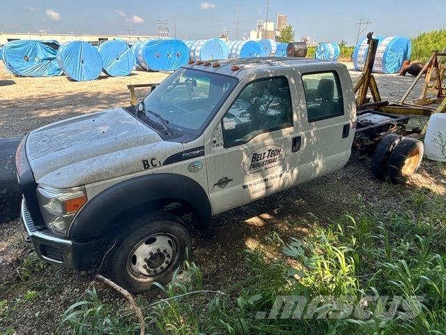 Ford F-550 XL كابينة والداخلية