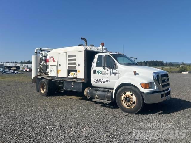 Ford F-650 حفارات زحافة