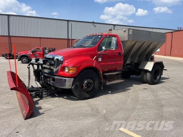 Ford F-650 حراثات ونصول الجليد