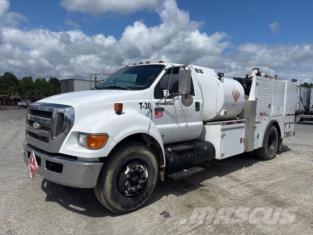 Ford F-650 شاحنات ذات صهاريج