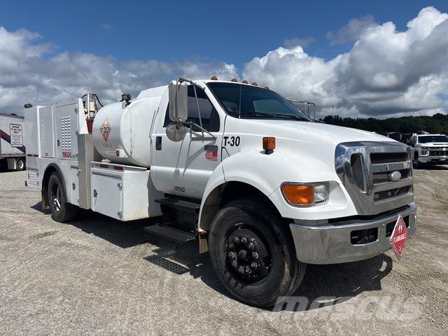Ford F-650 شاحنات ذات صهاريج