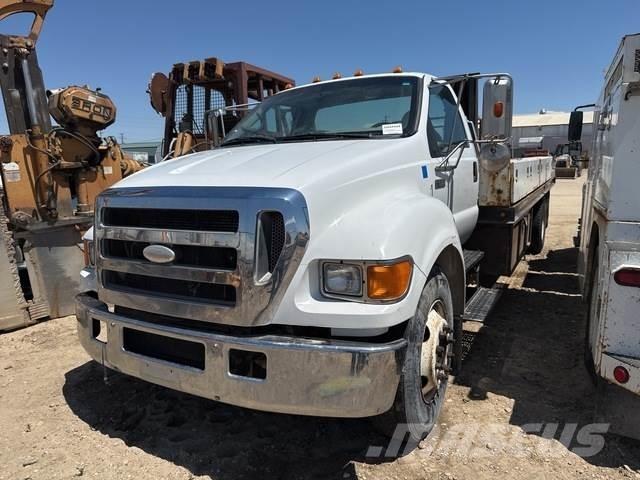 Ford F-650 شاحنات مسطحة/مفصلية الجوانب