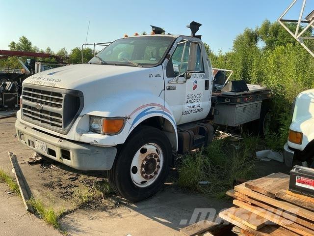 Ford F-650 شاحنات مسطحة/مفصلية الجوانب