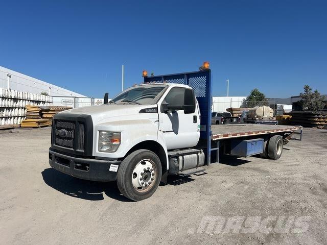 Ford F-650 شاحنات مسطحة/مفصلية الجوانب