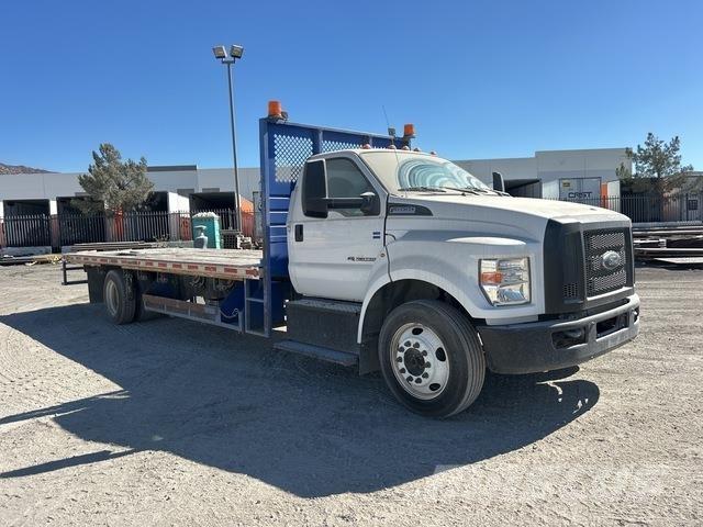 Ford F-650 شاحنات مسطحة/مفصلية الجوانب