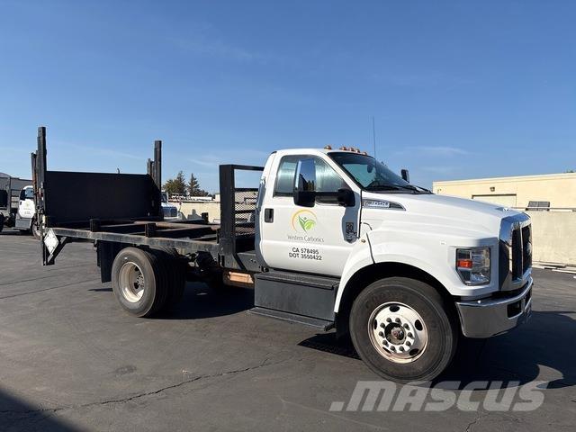 Ford F-650 شاحنات مسطحة/مفصلية الجوانب