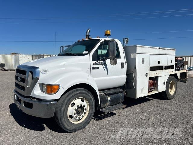 Ford F-650 شاحنات خفيفة/مفصلية الجوانب