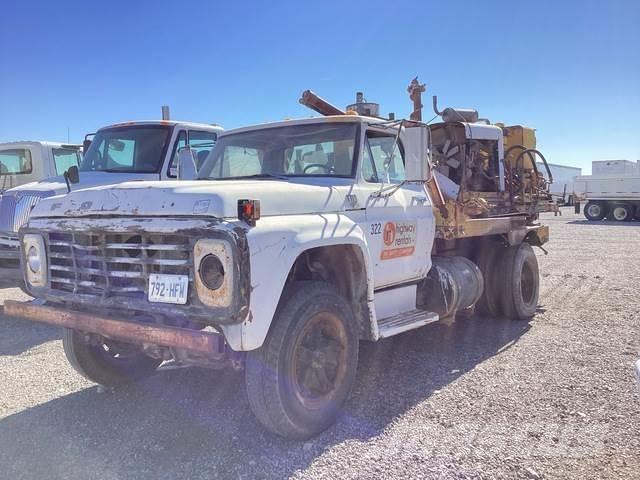 Ford F-700 شاحنات المعدات  المحمولة لحفر الآبار