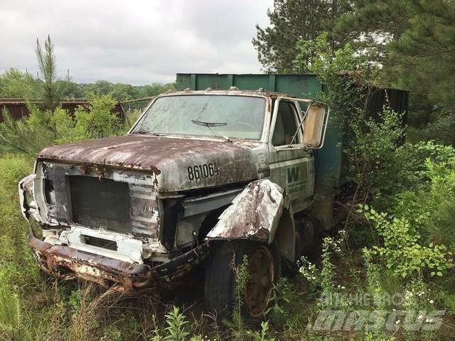 Ford F-700 شاحنات قلابة
