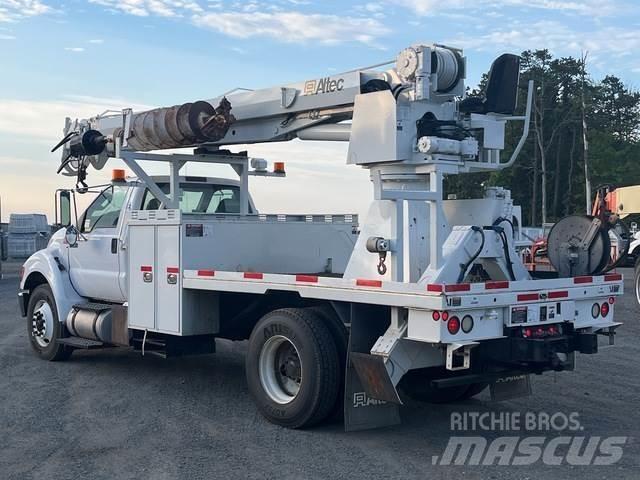 Ford F-750 شاحنات المعدات  المحمولة لحفر الآبار