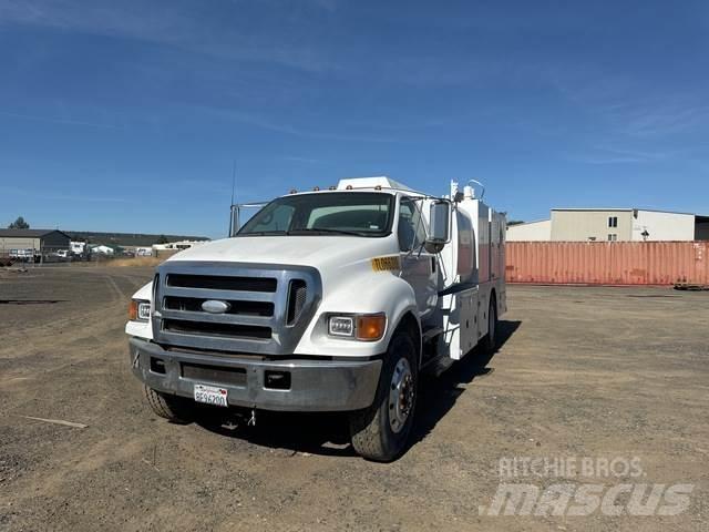 Ford F-750 شاحنات ذات صهاريج