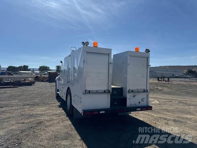 Ford F-750 شاحنات ذات صهاريج