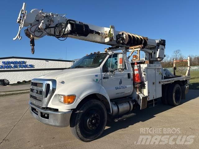 Ford F-750 شاحنات المعدات  المحمولة لحفر الآبار