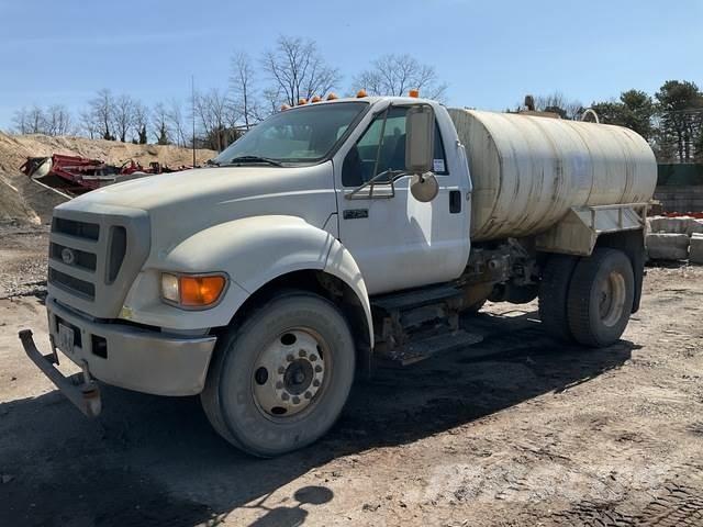Ford F-750 صهاريج مياه