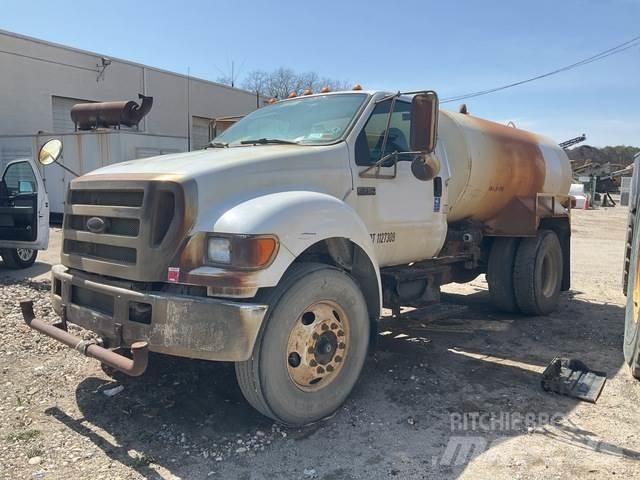 Ford F-750 صهاريج مياه