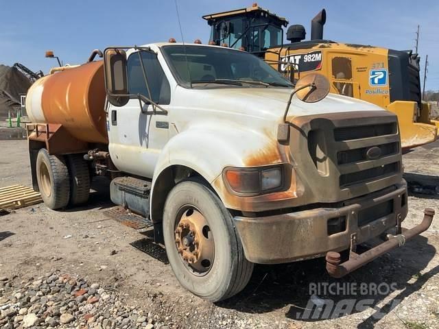 Ford F-750 صهاريج مياه