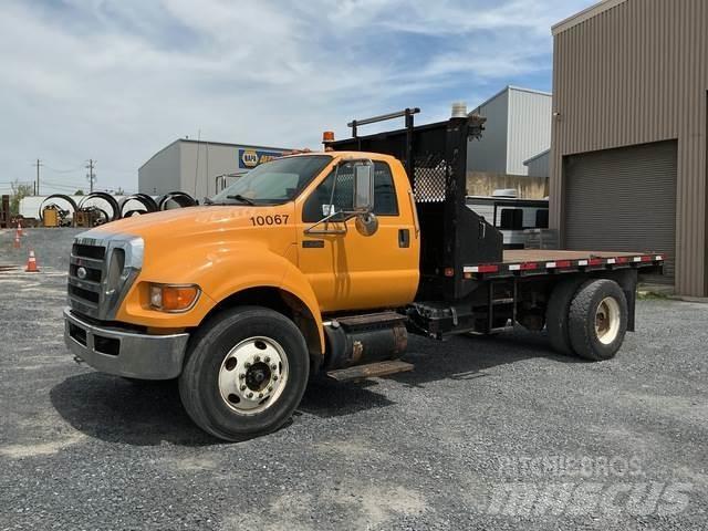 Ford F-750 شاحنات مسطحة/مفصلية الجوانب