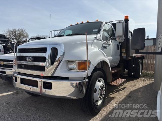 Ford F-750 شاحنات مسطحة/مفصلية الجوانب