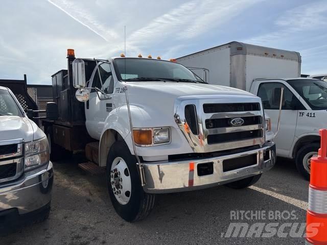 Ford F-750 شاحنات مسطحة/مفصلية الجوانب