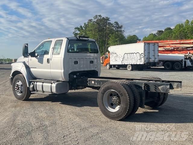 Ford F-750 كابينة والداخلية