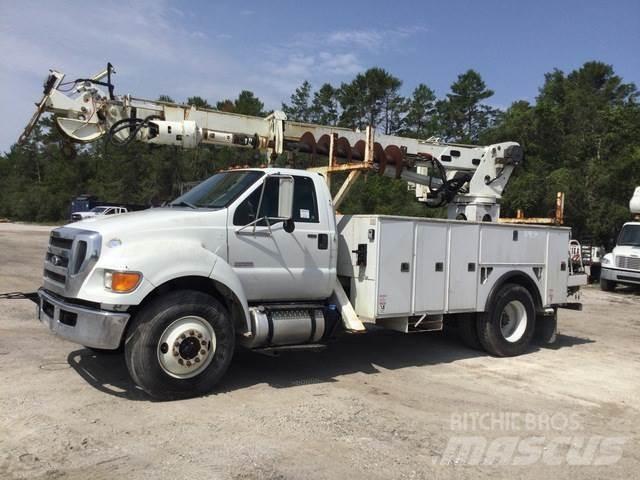 Ford F-750 شاحنات المعدات  المحمولة لحفر الآبار