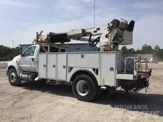 Ford F-750 شاحنات المعدات  المحمولة لحفر الآبار