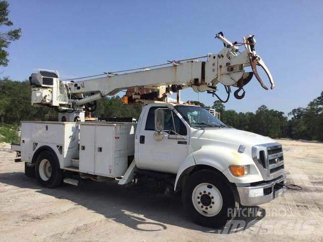 Ford F-750 شاحنات المعدات  المحمولة لحفر الآبار