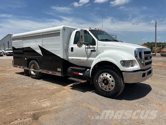 Ford F-750 شاحنات ذات صهاريج