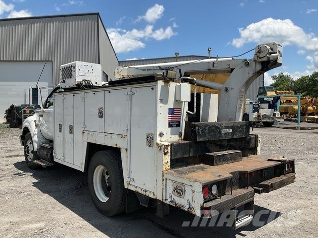 Ford F-750 شاحنات خفيفة/مفصلية الجوانب