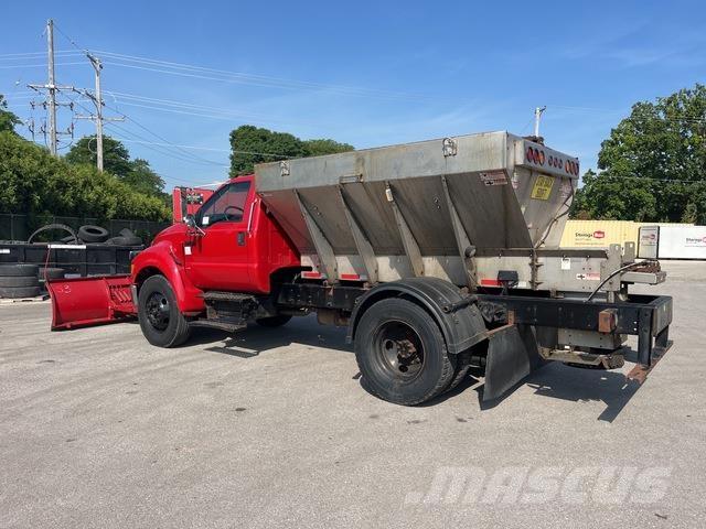 Ford F-750 حراثات ونصول الجليد