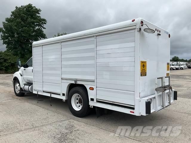 Ford F-750 شاحنات نقل المشروبات