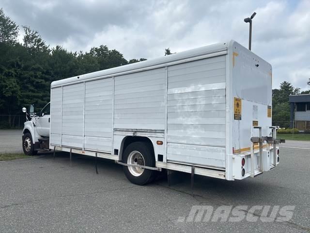 Ford F-750 شاحنات نقل المشروبات