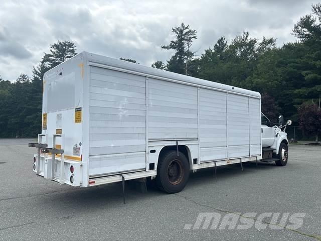 Ford F-750 شاحنات نقل المشروبات