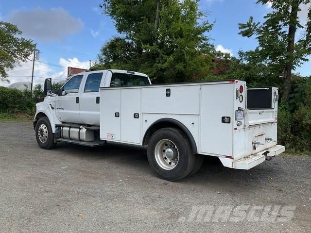 Ford F-750 شاحنات خفيفة/مفصلية الجوانب