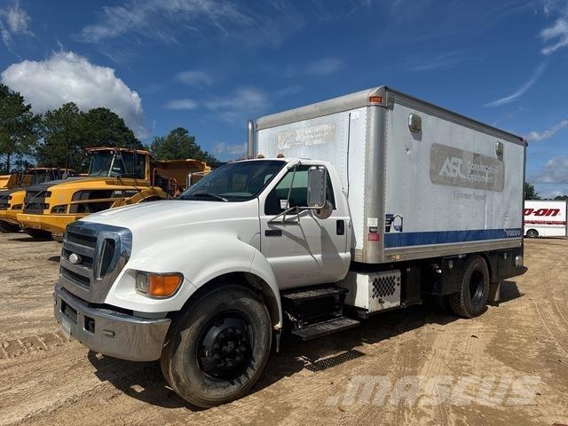 Ford F-750 شاحنات ذات صهاريج