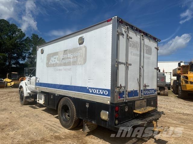 Ford F-750 شاحنات ذات صهاريج